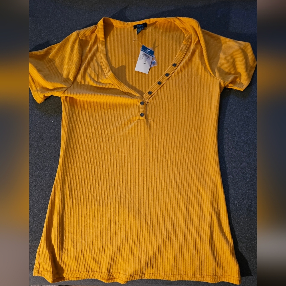 Rue21 Plus Yellow Short Sleeve V-Neck Top